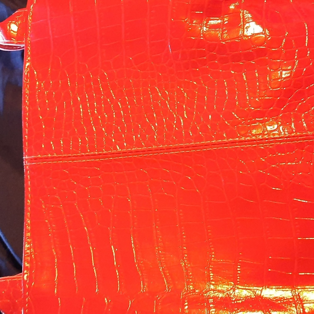 Red tote - Picture 2 of 8